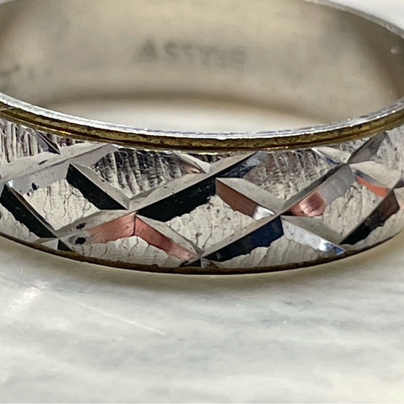 Silver Tone Diamond-Cut Band Ring Etched Geometric Pattern Sample brass Ring 10 - Picture 7 of 9